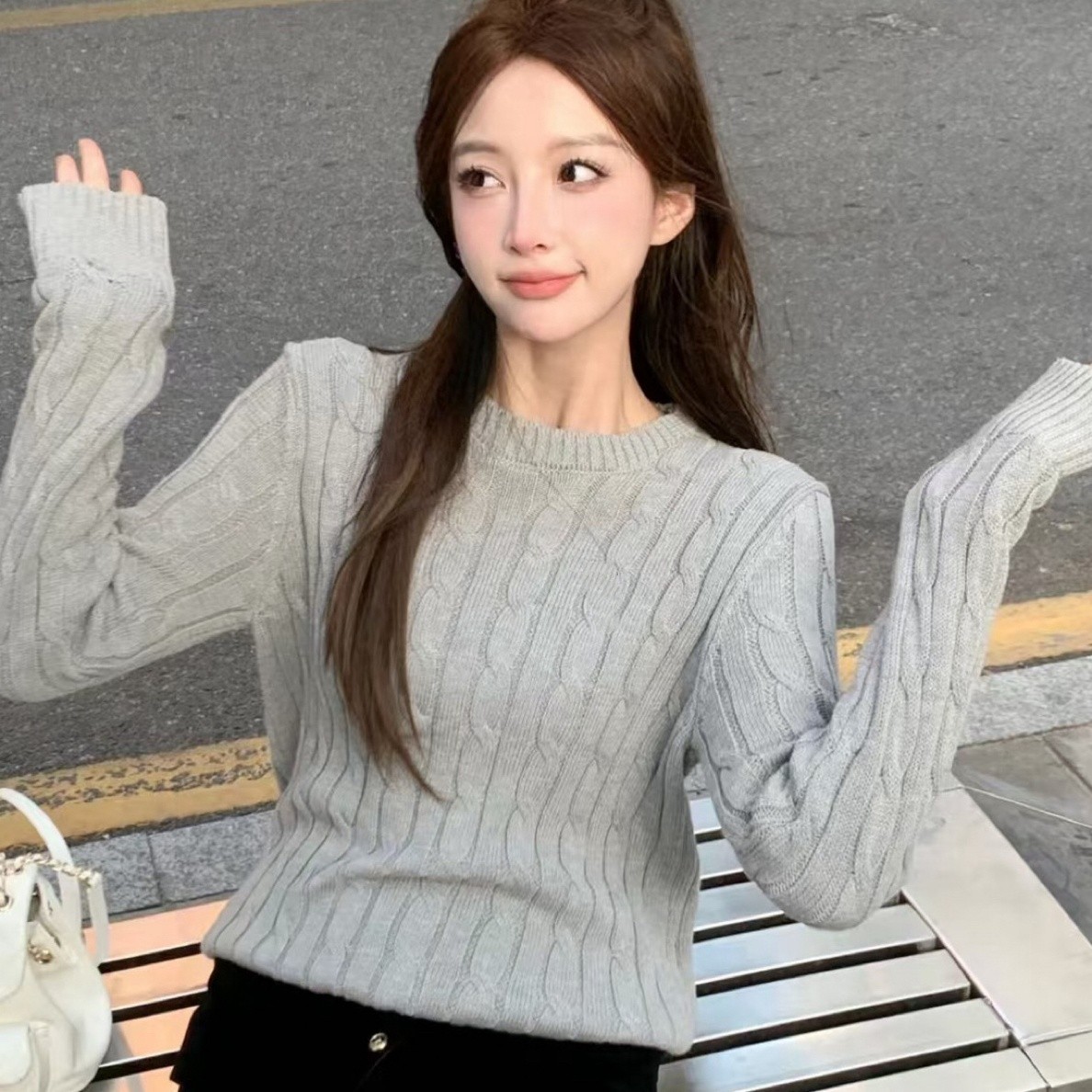 小马刺绣麻花《长袖圆领》毛衣女针织衫慵懒风时尚百搭 