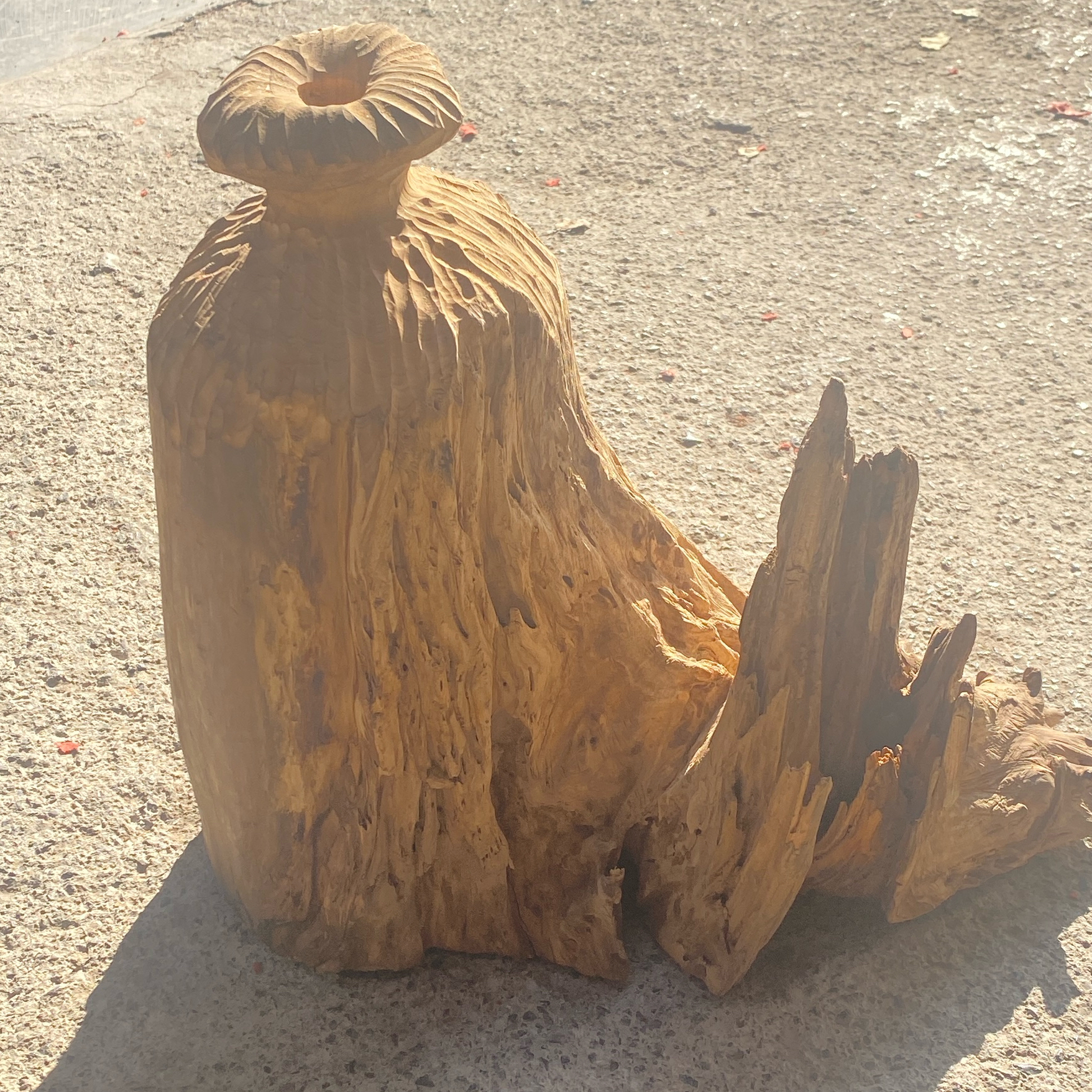 自然风化随形花瓶