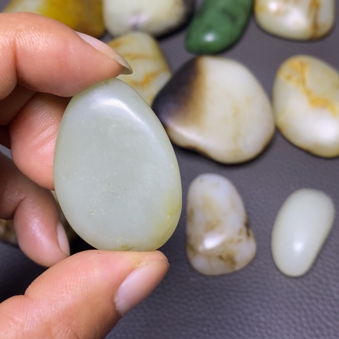 和田玉未镶嵌把件