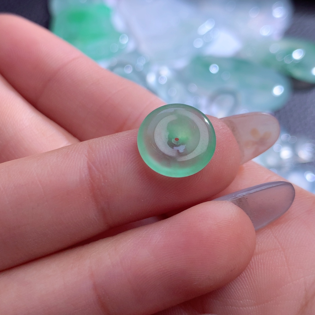 翡翠未镶嵌颈饰缅甸