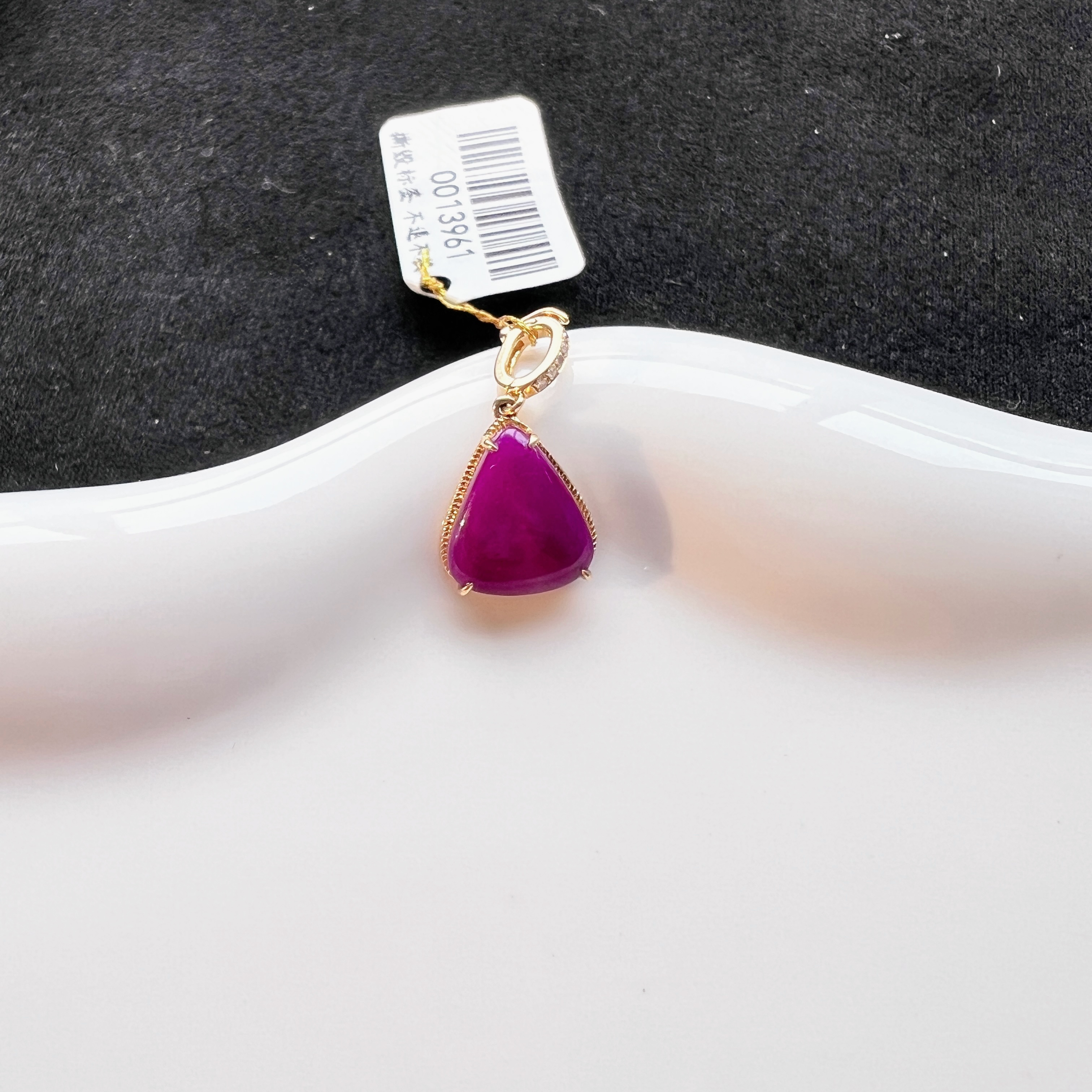 【推荐】18k金镶嵌果酱红舒俱来滴流吊坠20mm*10mm*4mm/S0013961