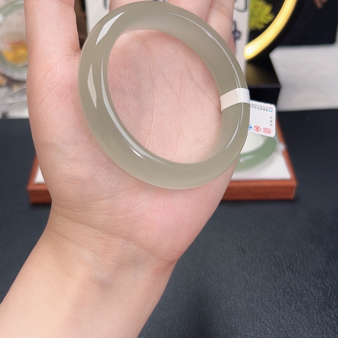 东陵石未镶嵌手镯