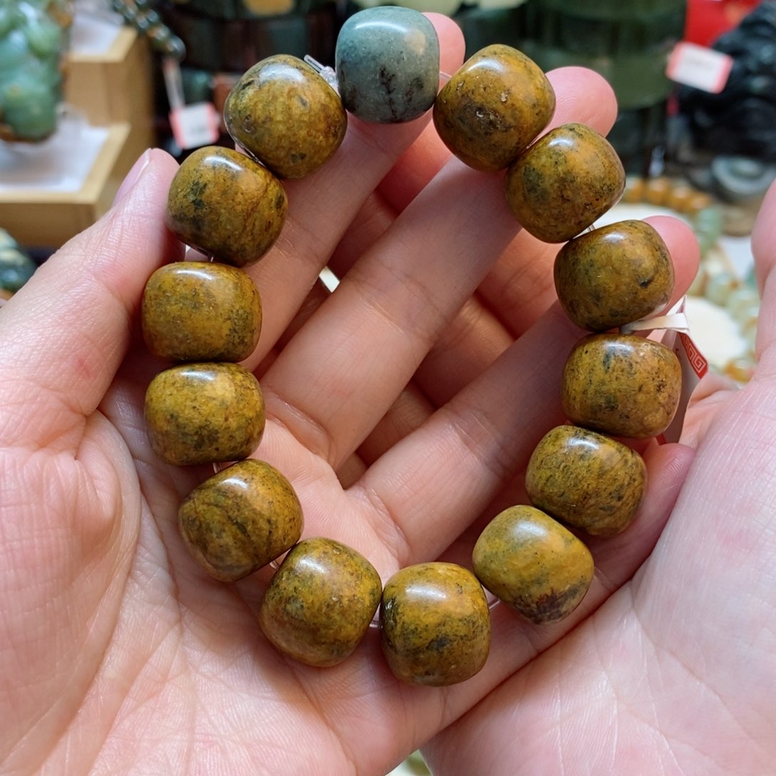 透闪石质玉手串未镶嵌