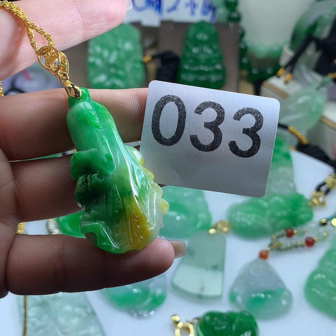 翡翠未镶嵌吊坠(赠链)