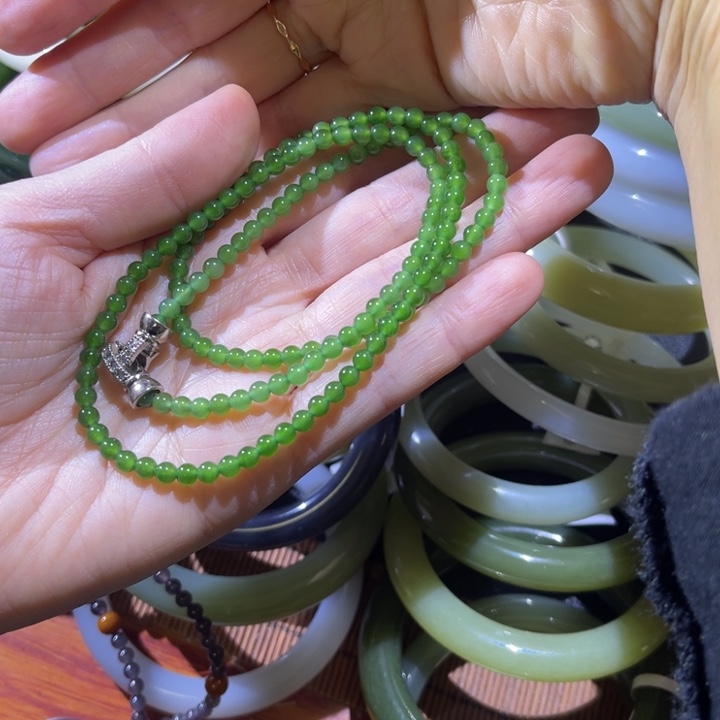 C***妍和田玉（碧玉）未镶嵌颈饰