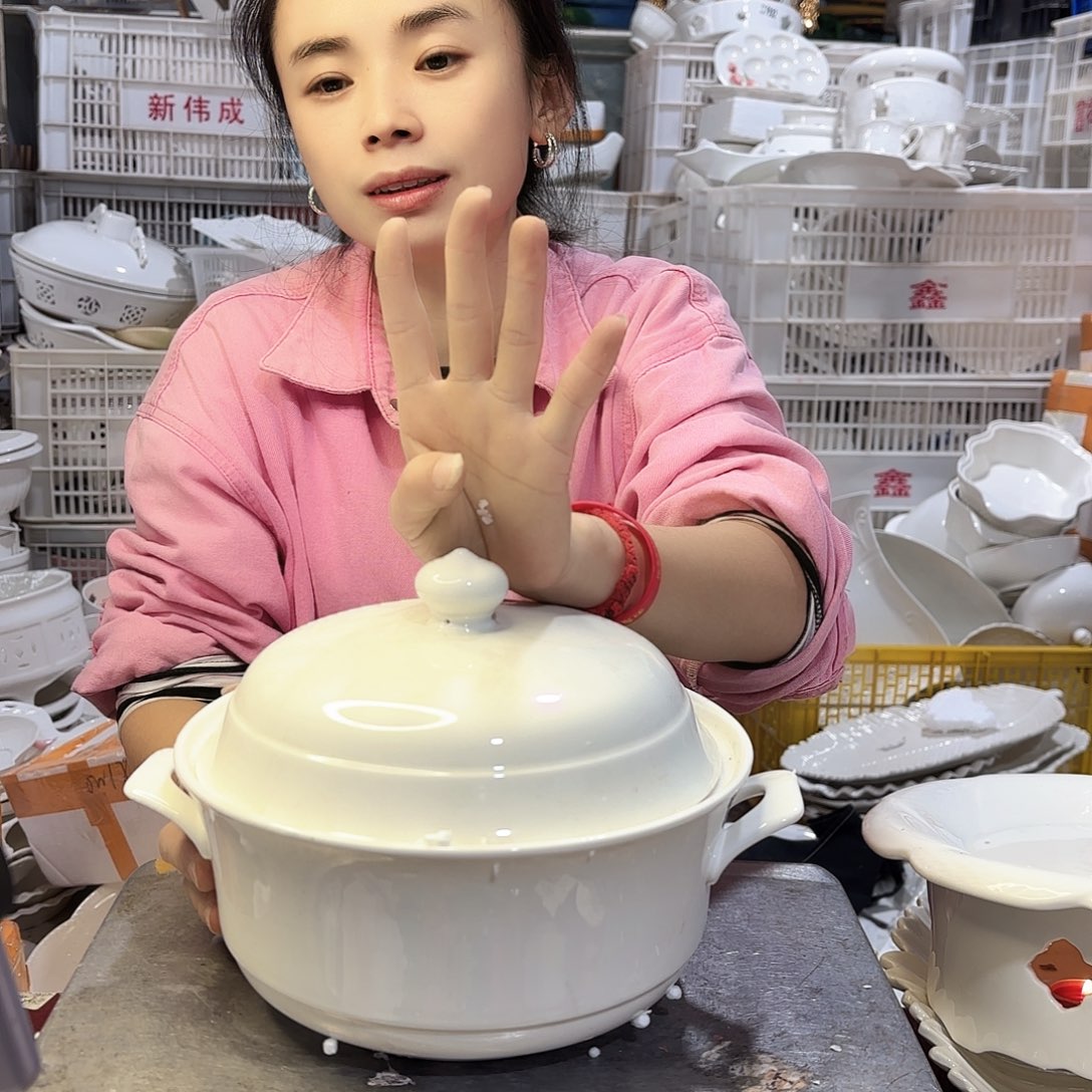 盘微瑕产品………富贵品汤锅一个