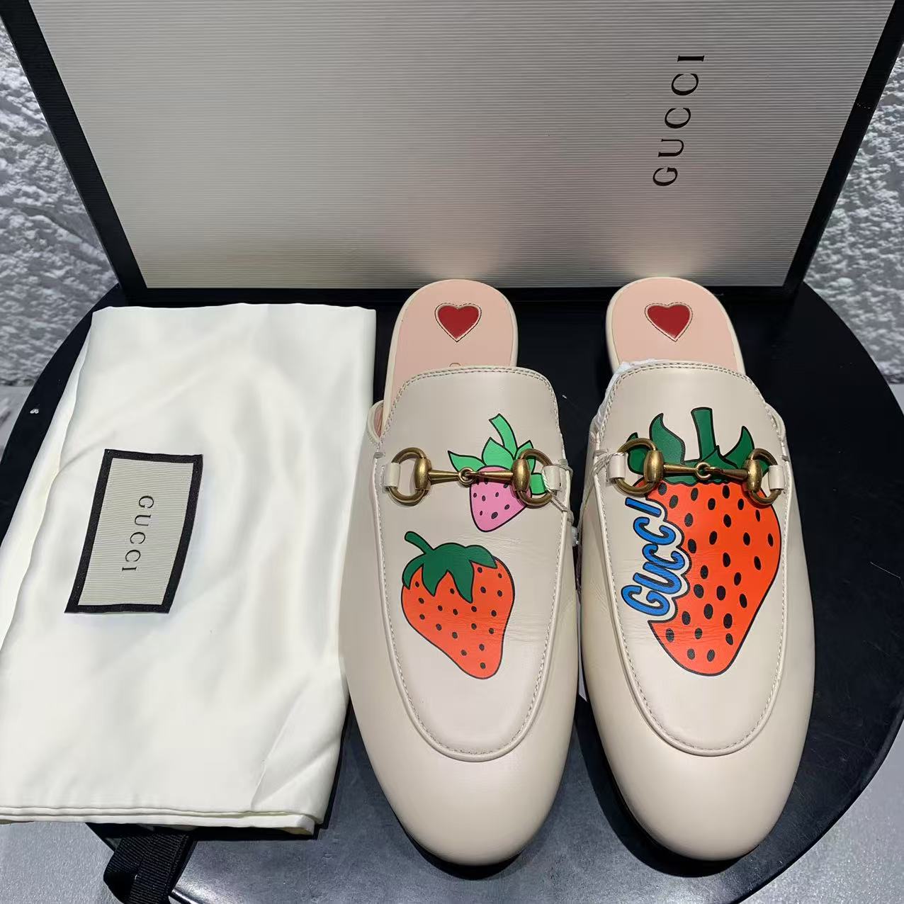 99新 GUCCI/古驰 36.5码/Seven女鞋精选/米白草莓包头半拖 xxs912