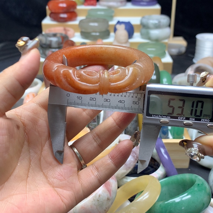 未镶嵌手镯石英质玉