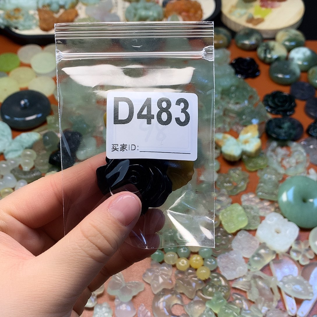 小****蛇纹石玉未镶嵌颈饰