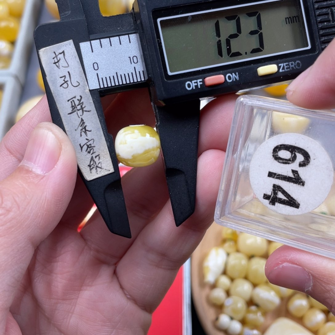 蜜蜡珠宝奇石未镶嵌