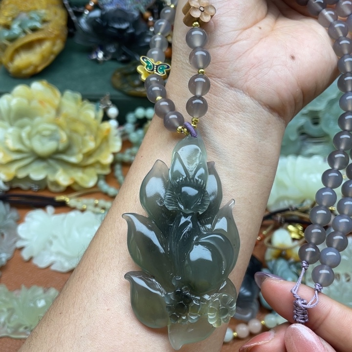 蛇纹石玉未镶嵌吊坠