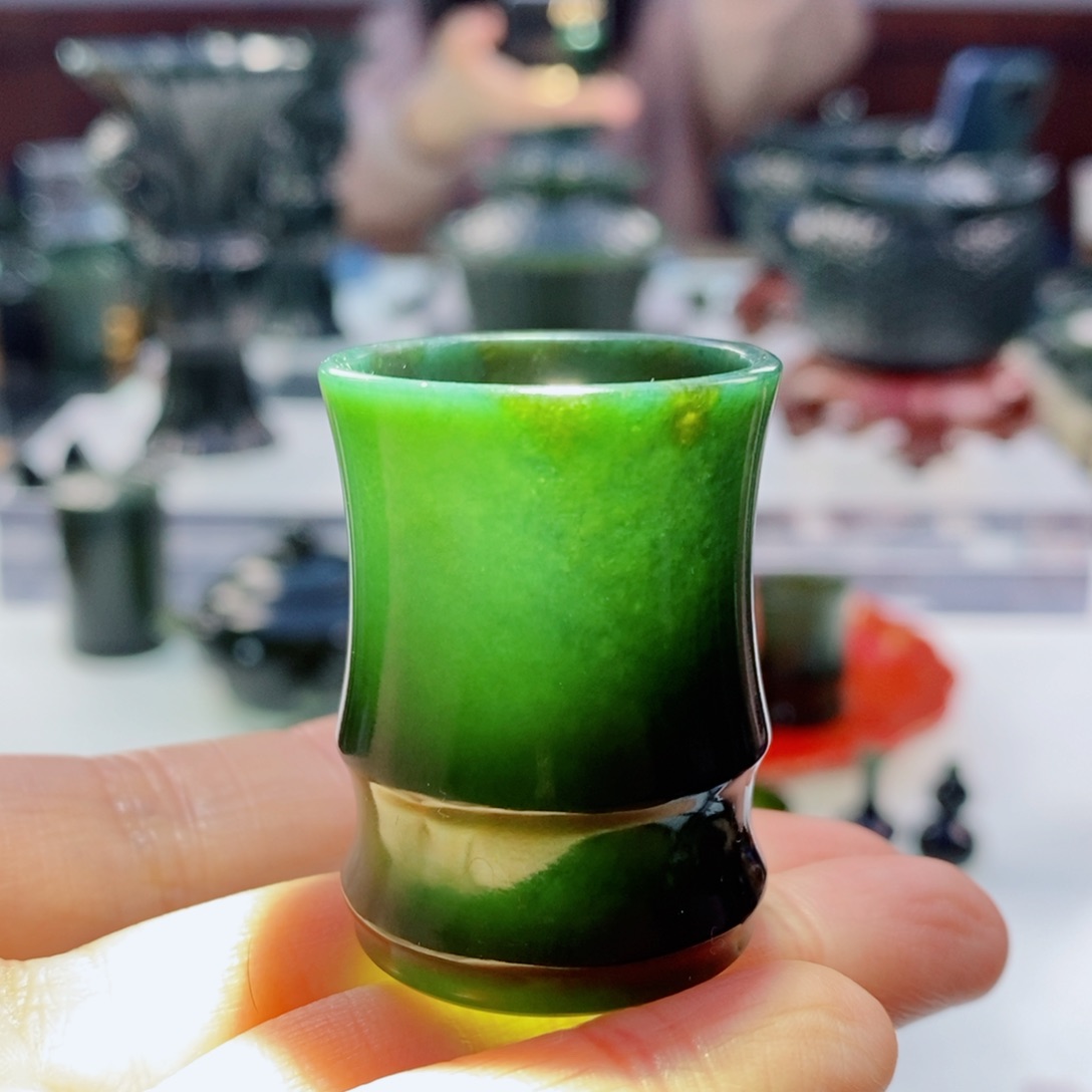 和田玉（青玉）摆件未镶嵌微瑕
