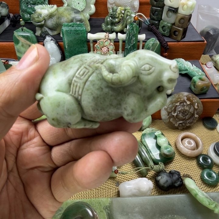 独山玉未镶嵌珠宝半成品