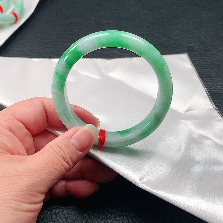 翡翠手镯未镶嵌翡翠006