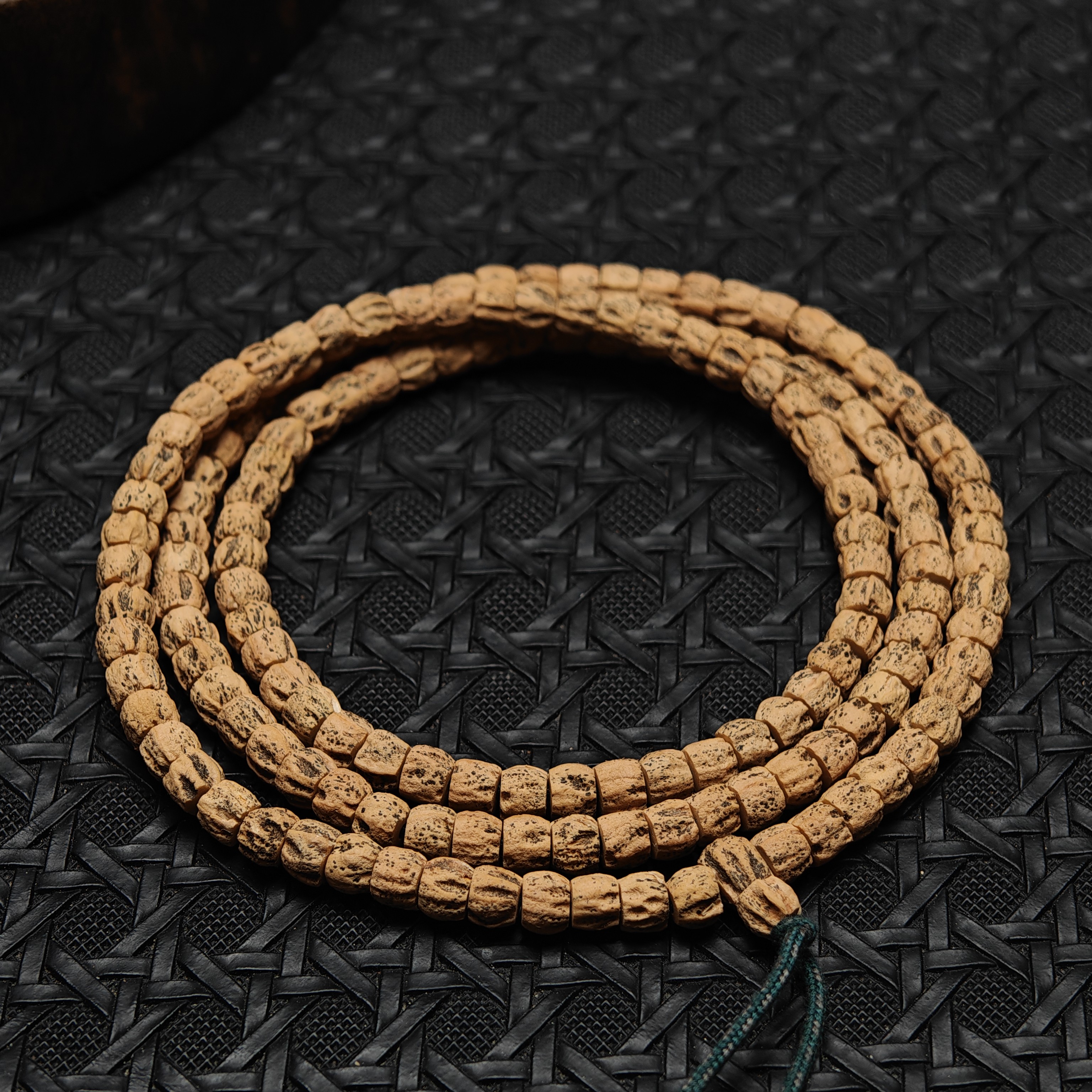 武系列:人仙级:"甲"，热振百香籽，白牙粉油皮，小方块