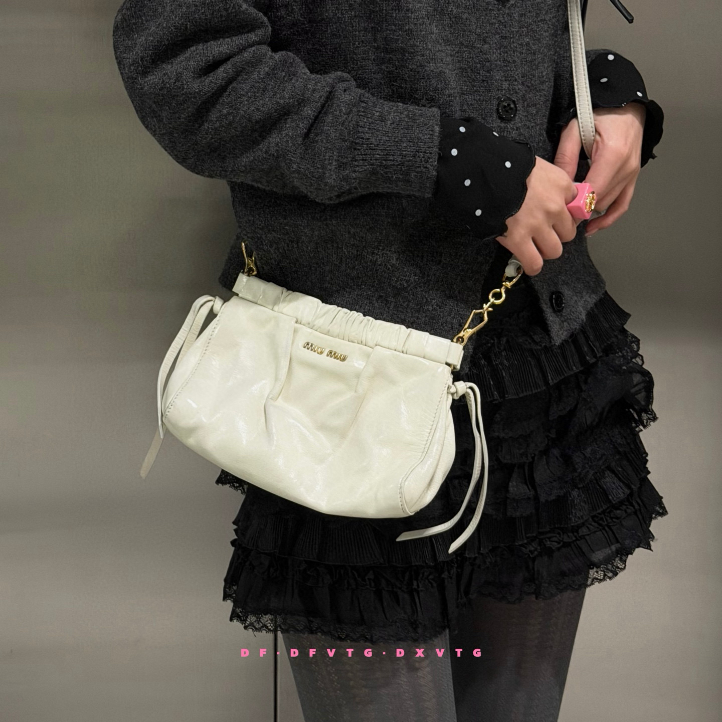 95新 MIU MIU/缪缪 miumiu 白金泡芙流苏斜挎包