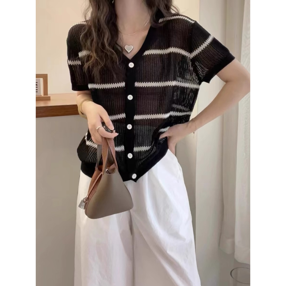 /华夫格/夏季时尚简约百搭V领排扣条纹拼色薄款针织衫93251