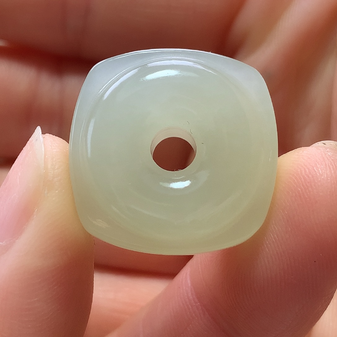 骑***菜和田玉未镶嵌颈饰