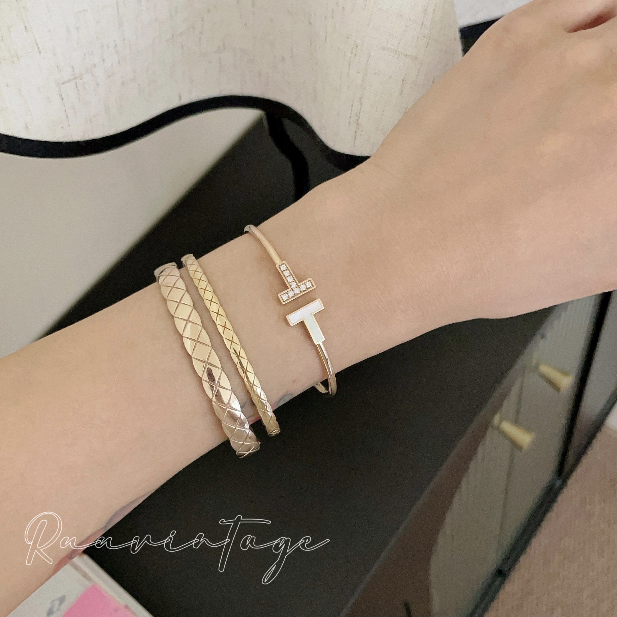 95新 Tiffany & Co./蒂芙尼 T系列白贝母半钻金色小号手镯 6428