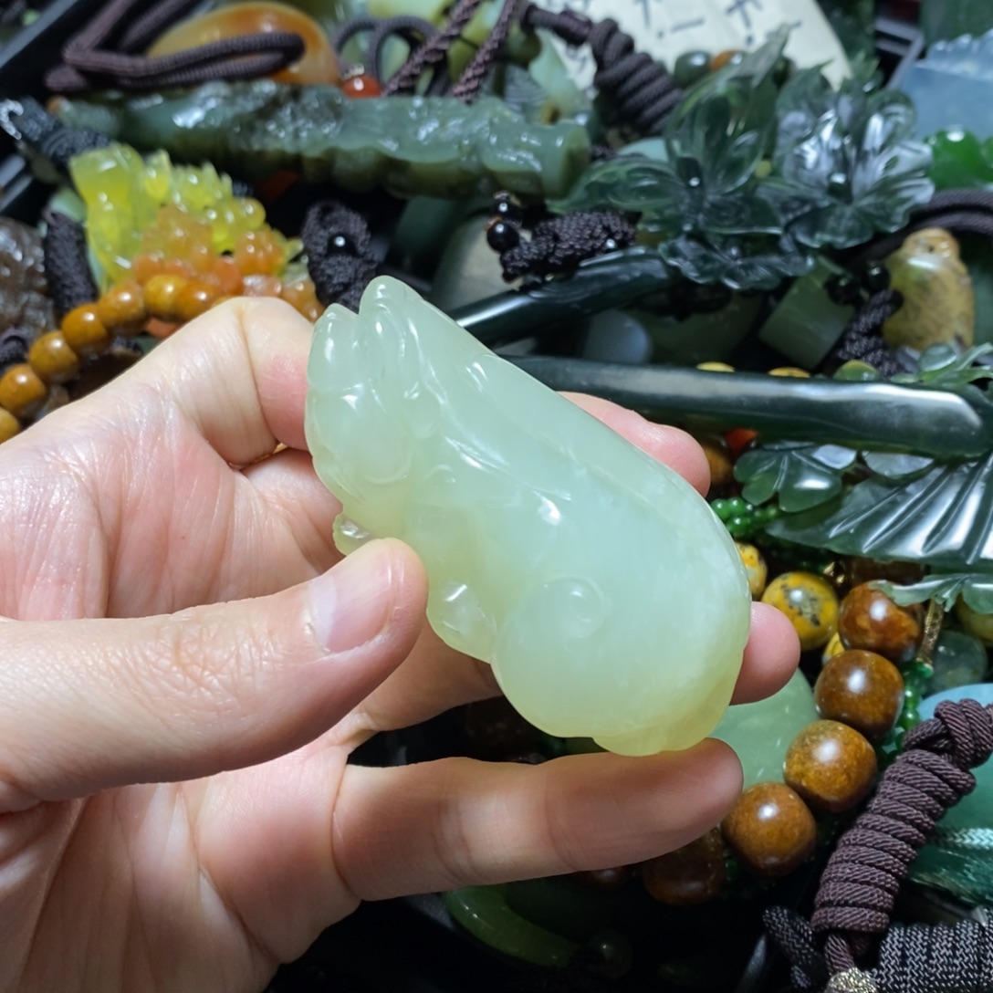 蛇纹石玉未镶嵌颈饰