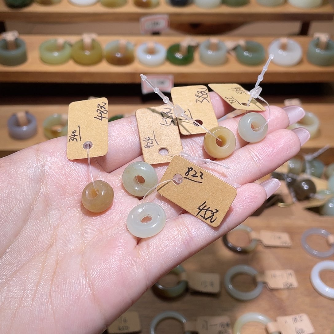 靜***的和田玉未镶嵌戒指738.646.924.822.340