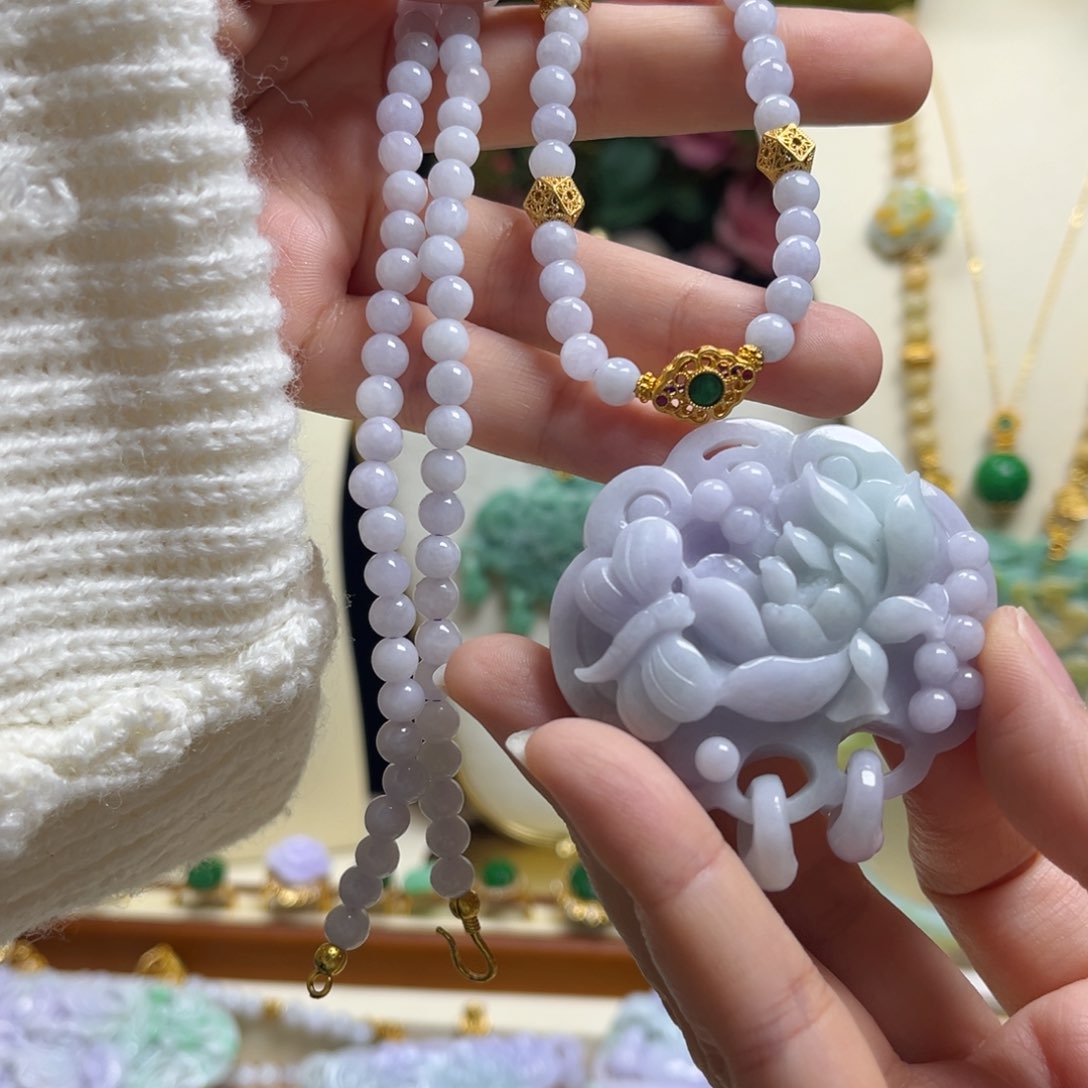 翡翠颈饰未镶嵌紫花牌