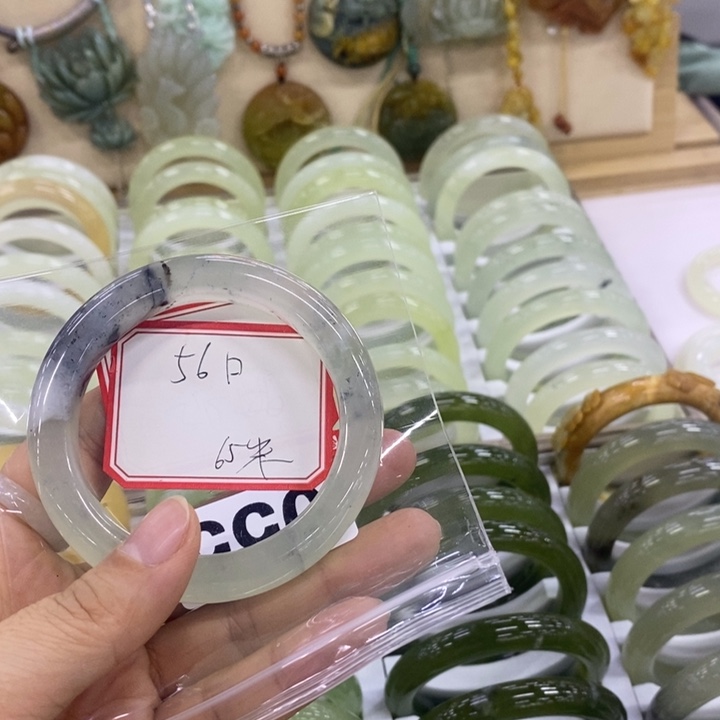 岫玉未镶嵌手镯（圆镯）