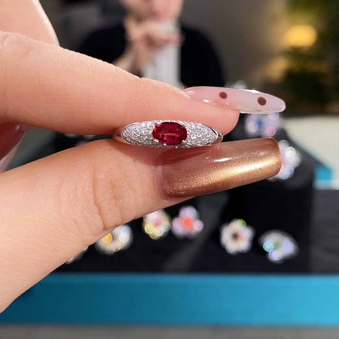 18K金镶嵌红宝石戒指0.4ct无烧鸽血红