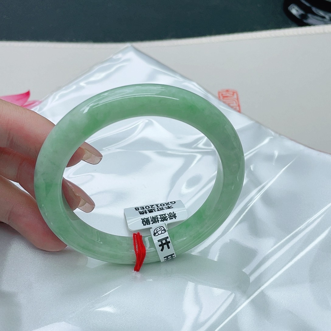 翡翠手镯未镶嵌正55.5