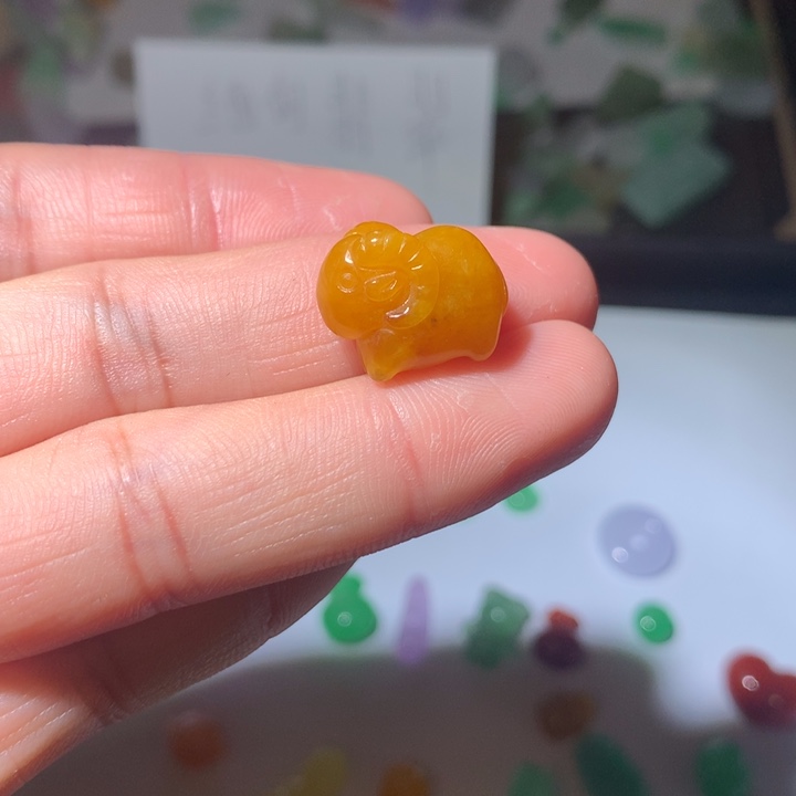 翡翠未镶嵌颈饰挂件