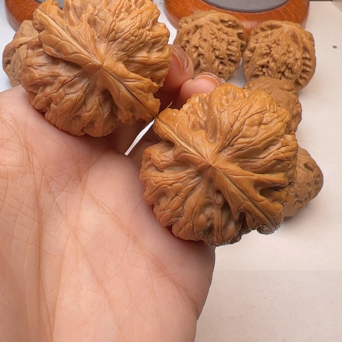文玩核桃吊坠红锦鲤42