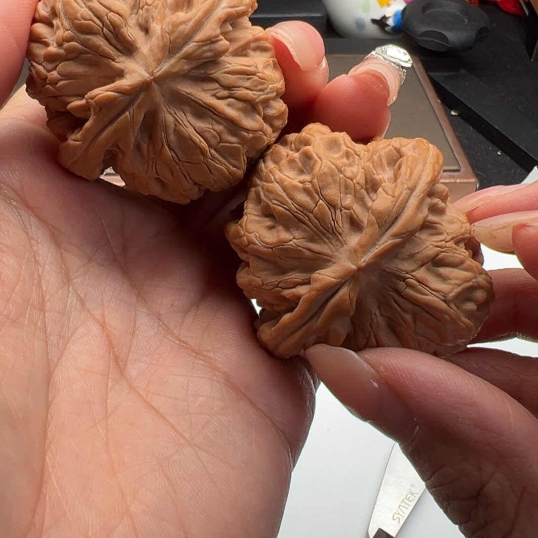 文玩核桃吊坠红锦鲤47