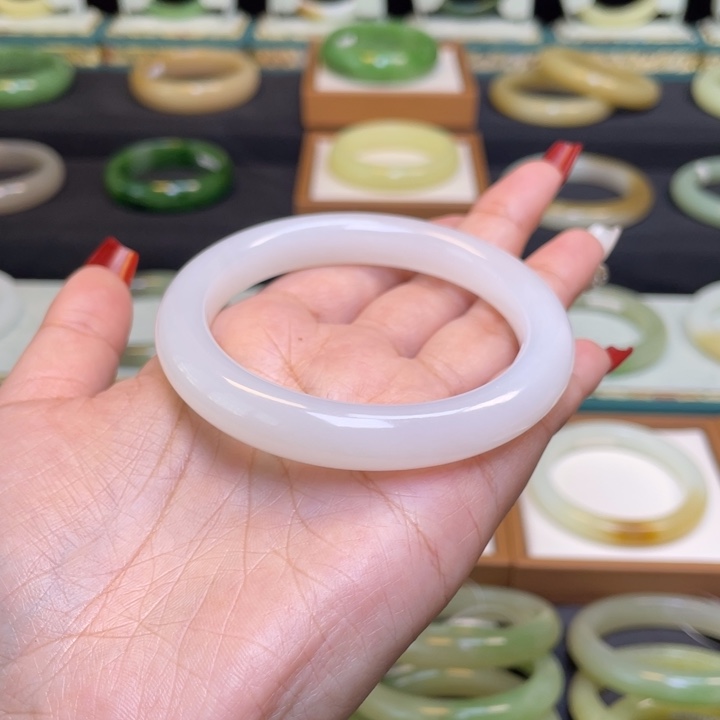 和田玉手镯未镶嵌56