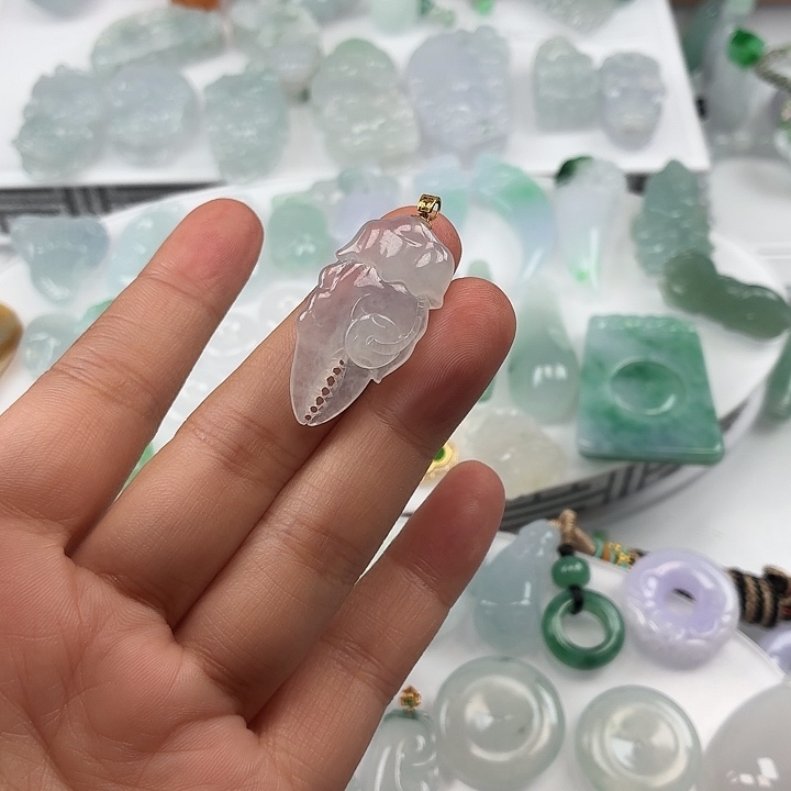 翡翠未镶嵌颈饰纯A