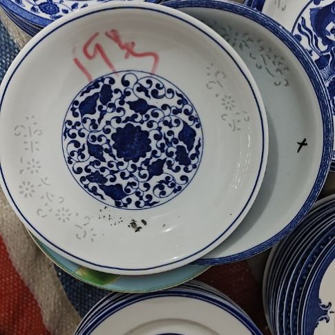 瓷玲珑青花8寸盘3个微瑕疵