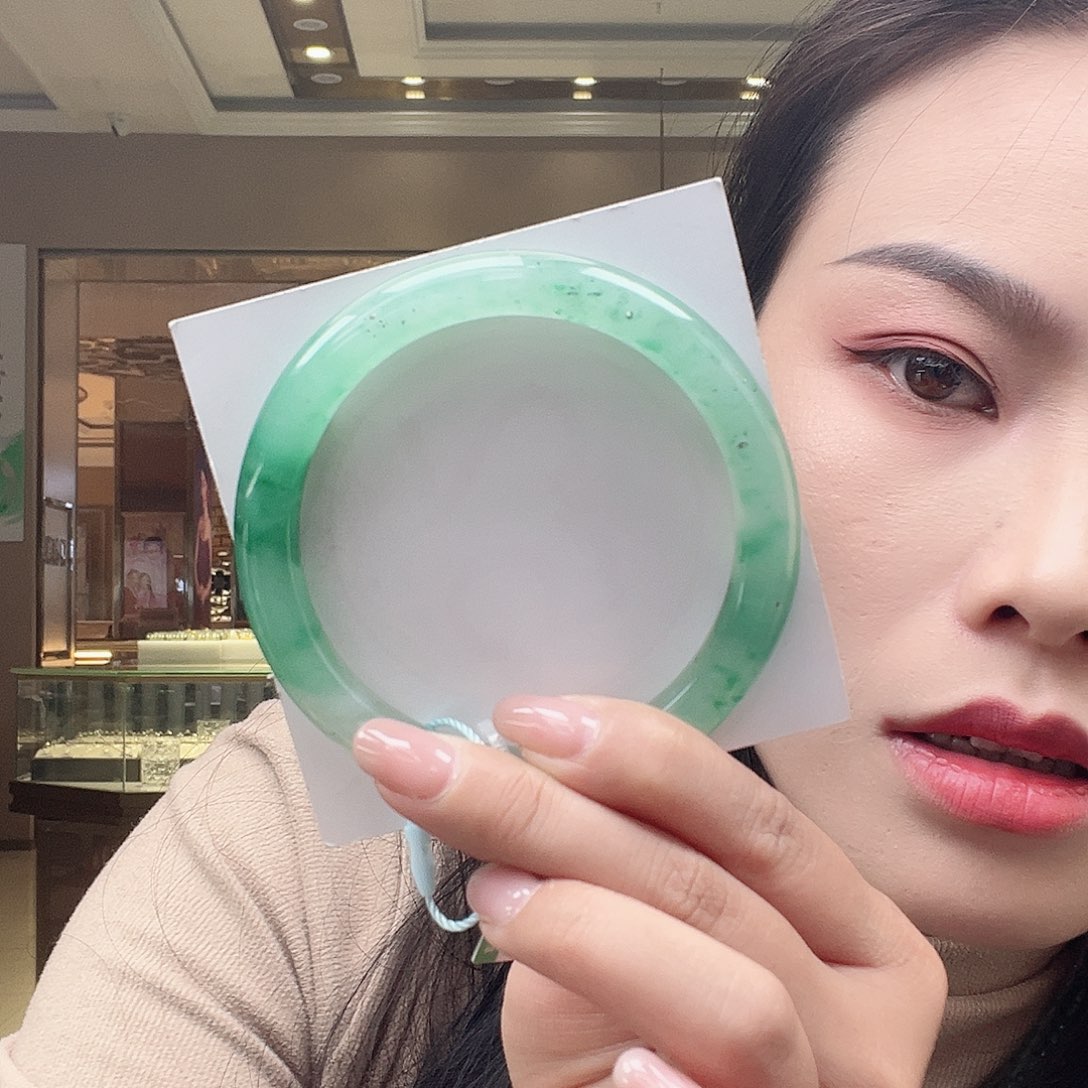 未镶嵌手镯石英质玉