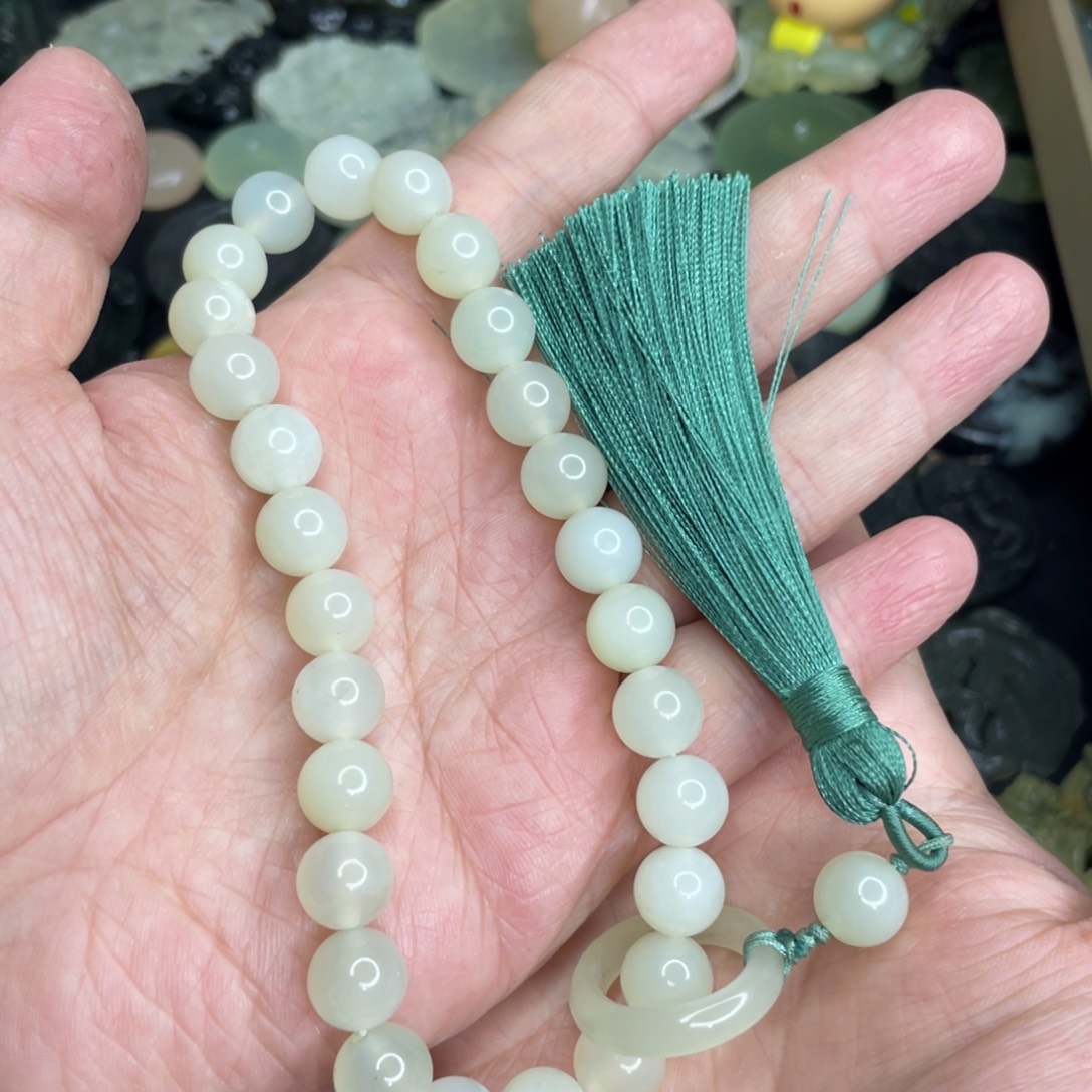 豆***沙岫玉未镶嵌颈饰手持