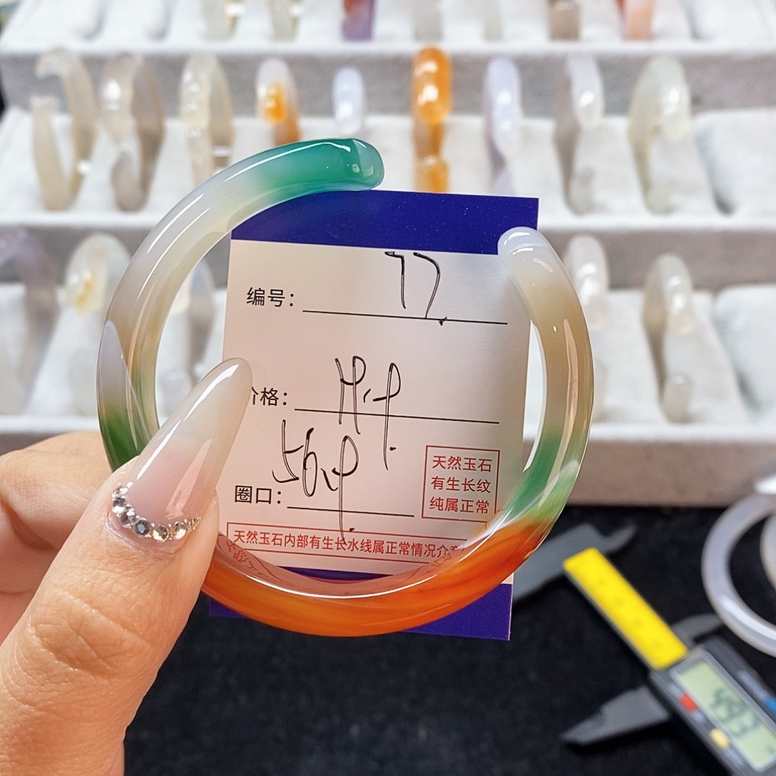 玛瑙/玉髓手镯未镶嵌77