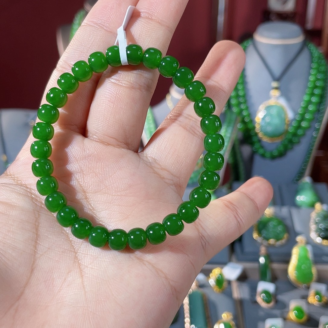 颈饰未镶嵌和田玉（碧玉）