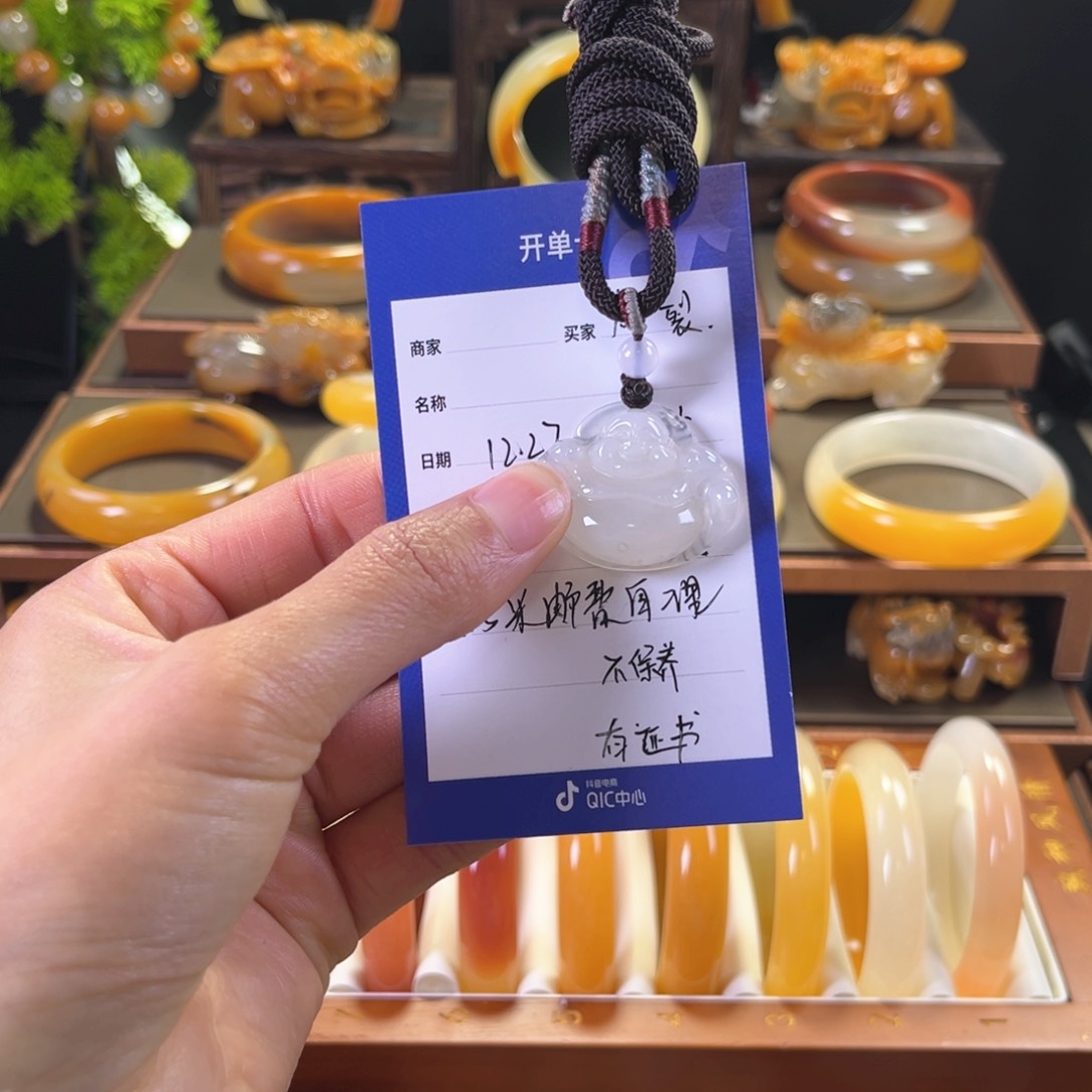 颈饰未镶嵌石英质玉炸***粪