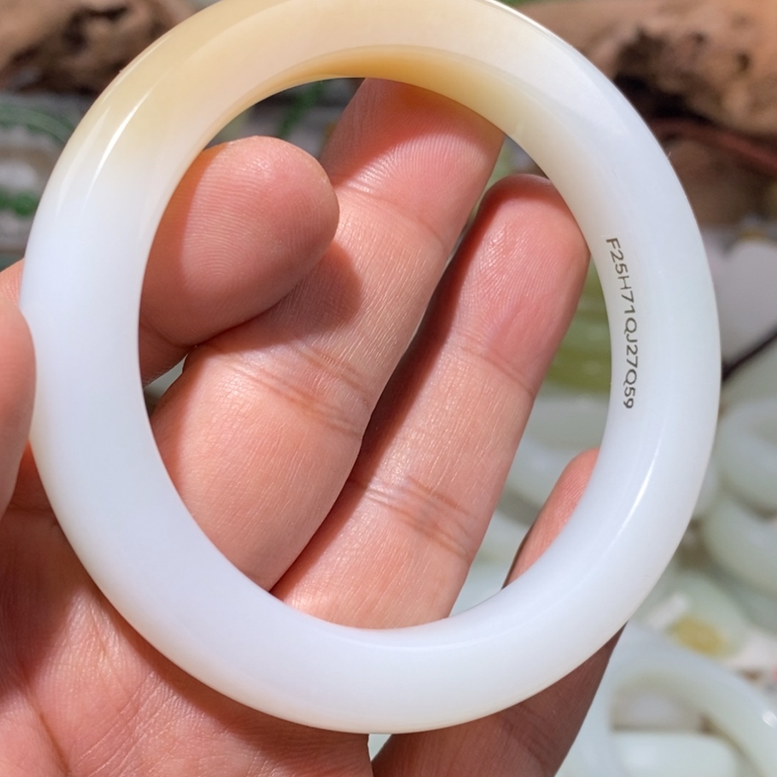 和田玉手镯未镶嵌壮**云