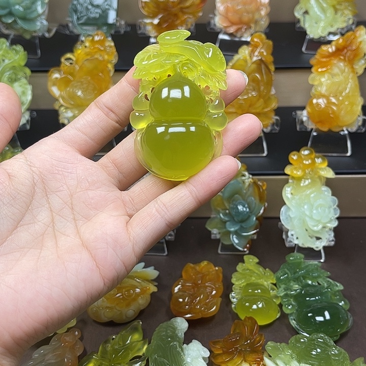 大***主蛇纹石玉未镶嵌颈饰
