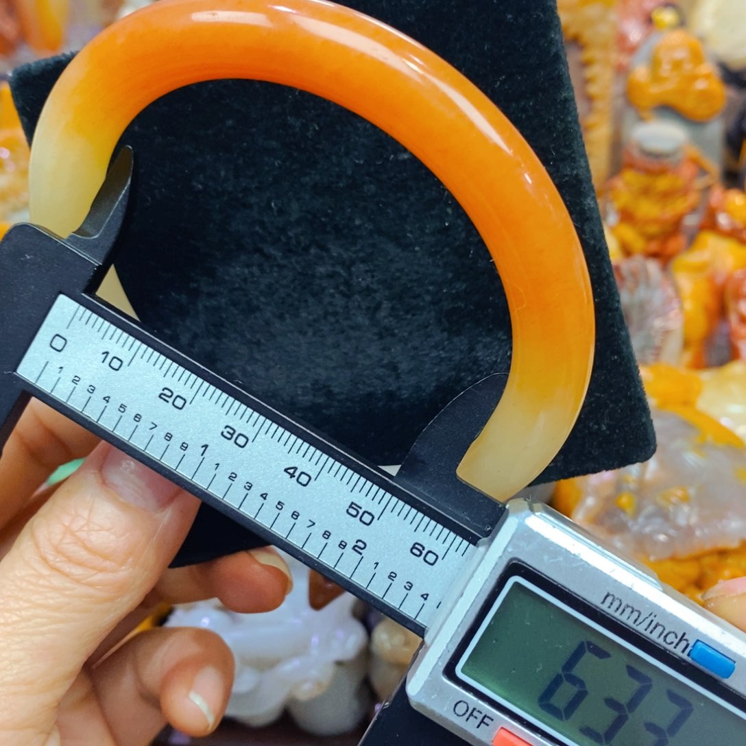 未镶嵌石英质玉（黄龙玉）颈饰