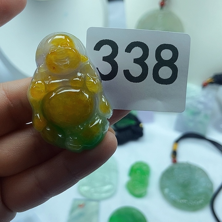 翡翠吊坠(赠链)未镶嵌