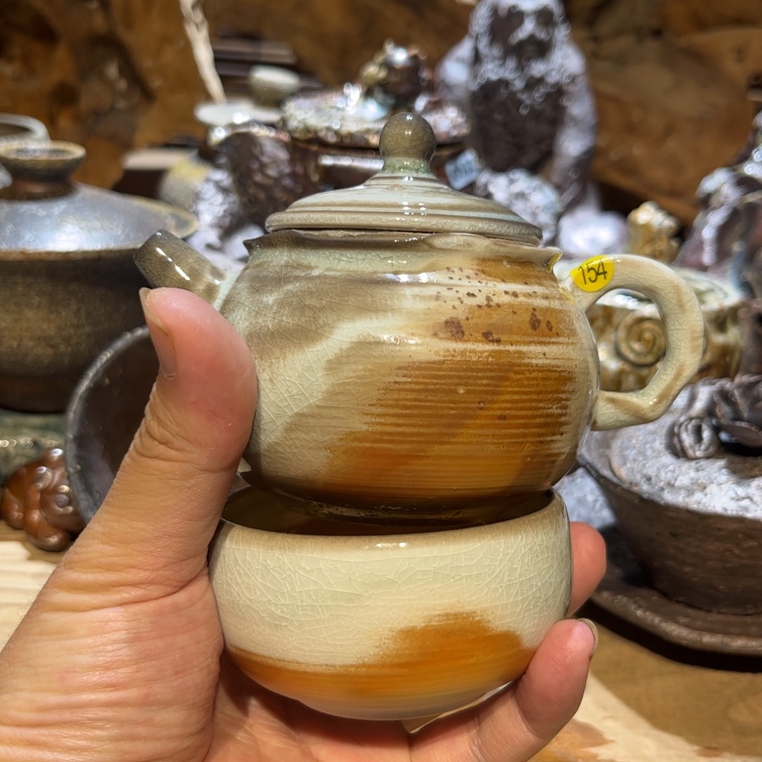一壶一杯。       