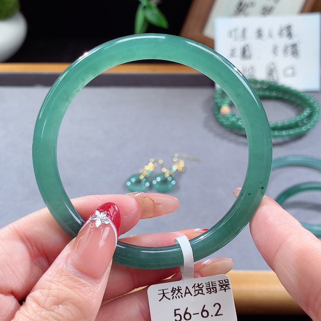 翡翠手镯（圆镯）未镶嵌