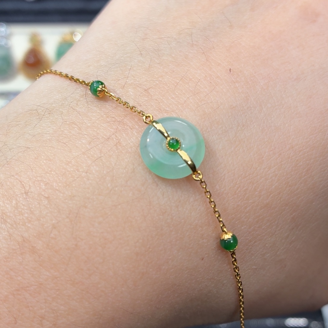 翡翠18K金镶嵌颈饰