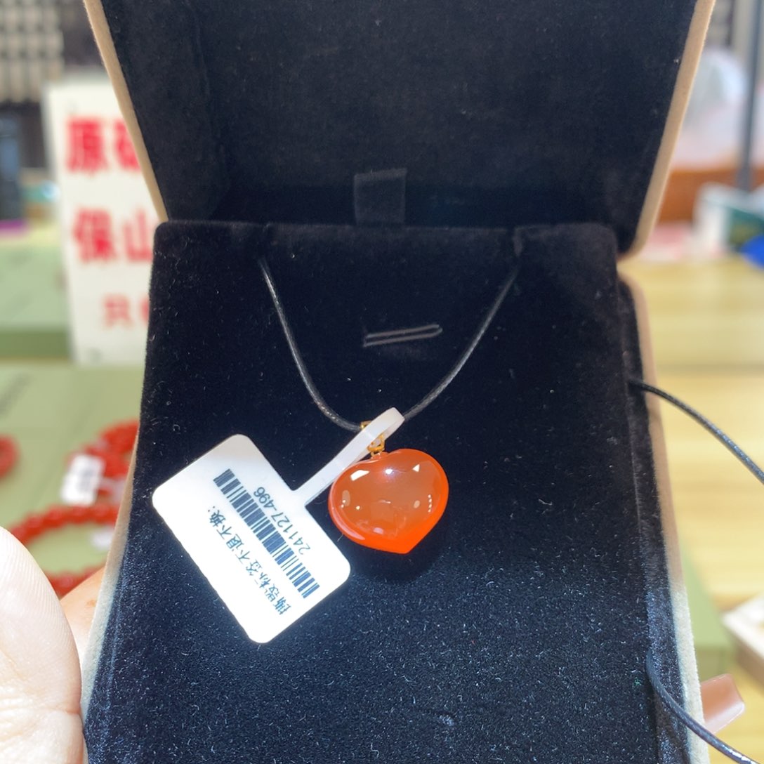 南红玛瑙冰橘爱心吊坠18K金镶嵌