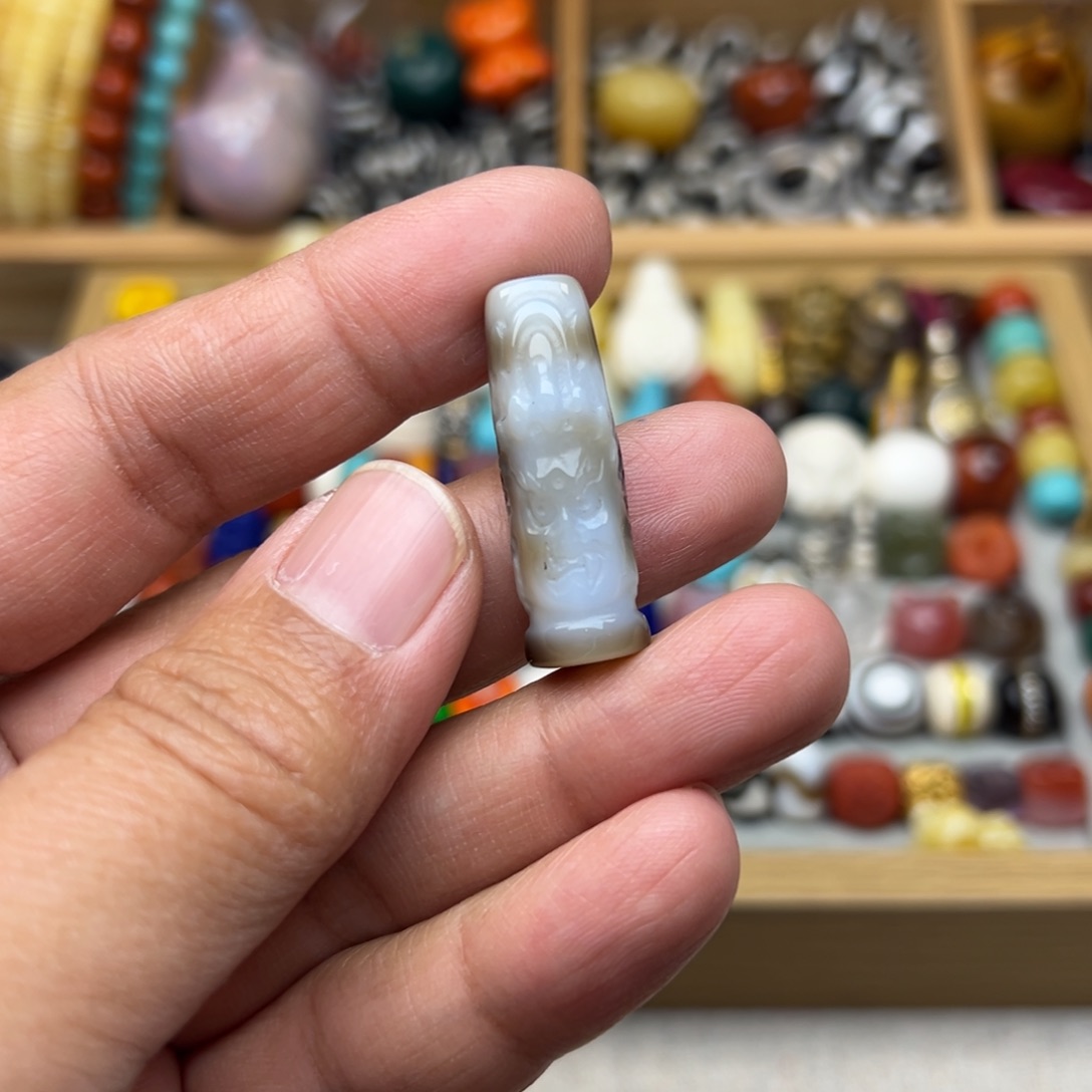 玛瑙/玉髓31mm台珠改大黑天未镶嵌