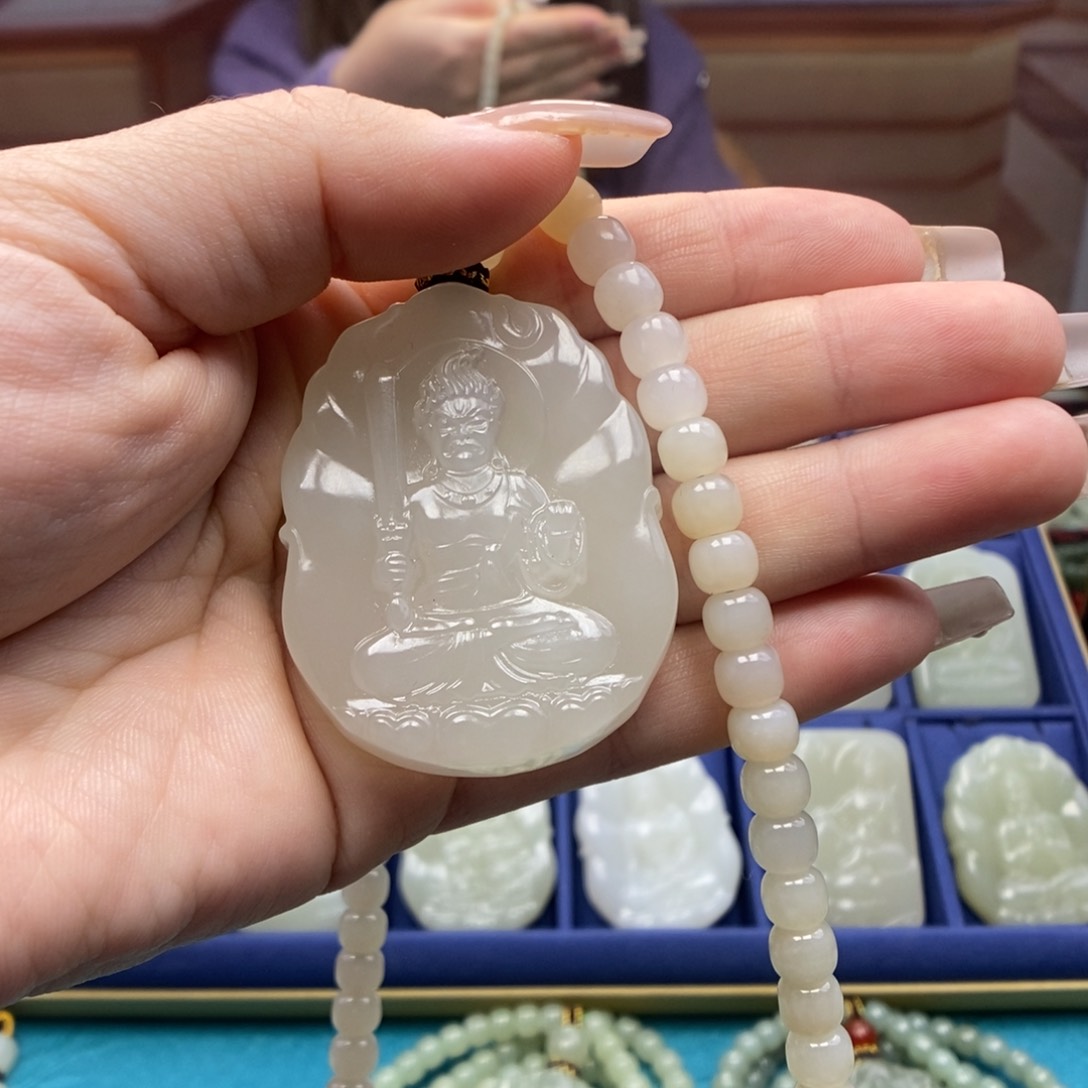 和田玉颈饰未镶嵌无***春